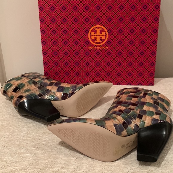 TORY BURCH LILA HAND PAINTED EMBOSSED PATENT LEATHER BOOTS MADE IN ITALY 🇮🇹 - Picture 15 of 16